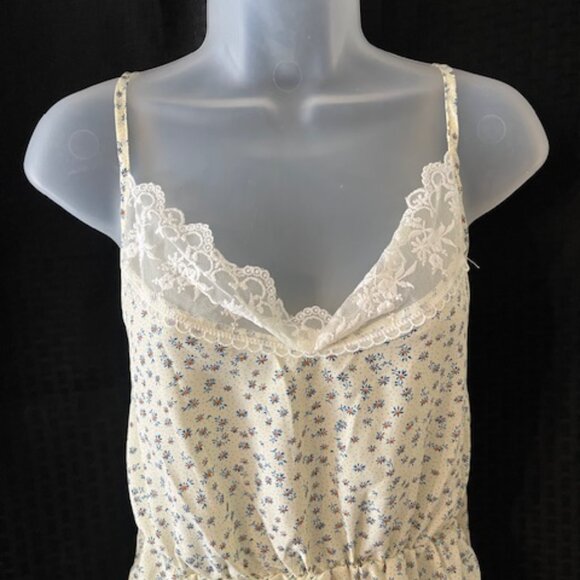 Plus Size Cute ~ Blue Flowers ~ Floral Top - Picture 3 of 8